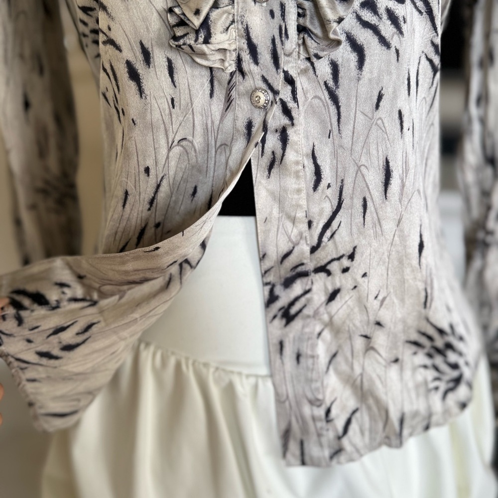 St. John Silk Ruffled Blouse | Long Sleeve High Neck | Neutral Print | L - Picture 7 of 14